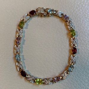 Exquisite bracelet with semi-precious stones